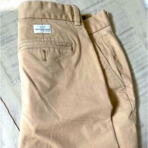 Vineyard Vines men’s khaki slim fit breaker pants. Great condition size 32x34